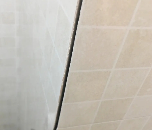 黔南瓷砖空鼓维修公司分享阳台瓷砖脱落的修复过程可以分为以下几个步骤