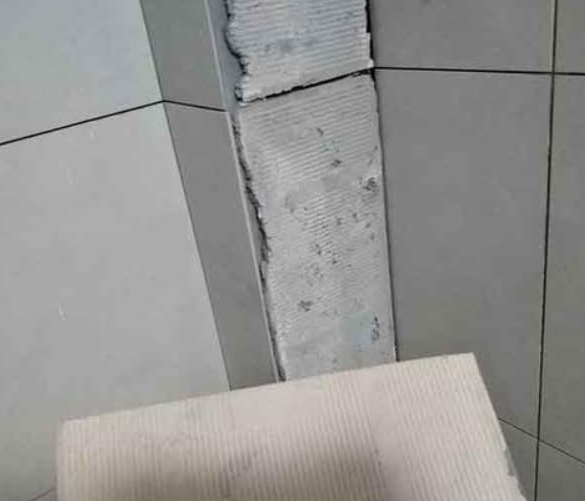 黔南瓷砖空鼓维修公司分享下厨房瓷砖脱落的补救措施。